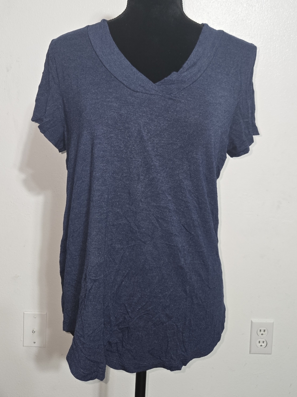 Market & Spruce Navy V-Neck Short Sleeve Tee
